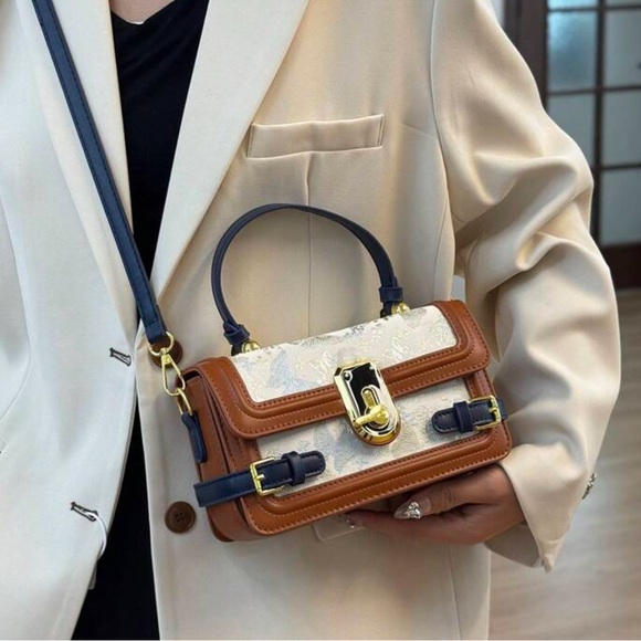 Elegant Brown and Cream Handbag - Picture 4 of 5